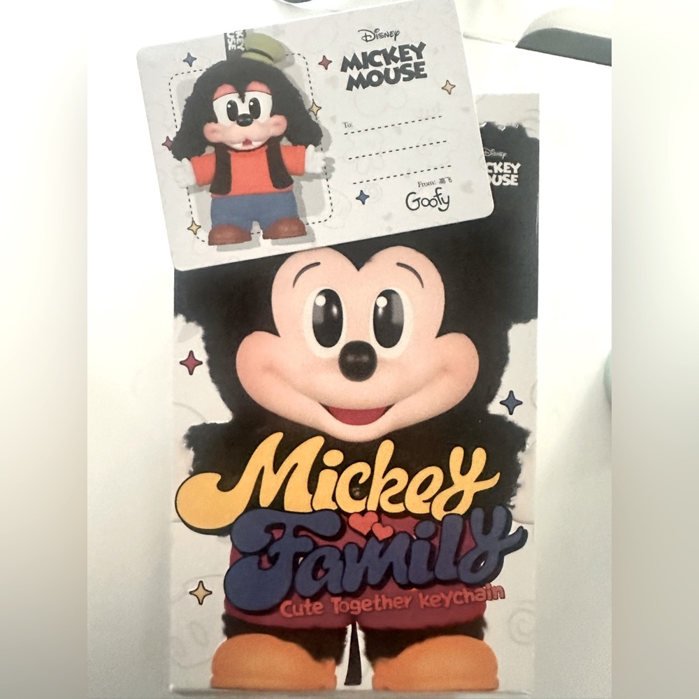 Pop Mart Disney MICKEY FAMILY CUTE TOGETHER KEYCHAIN SERIES- CONFIRMED: GOOFY